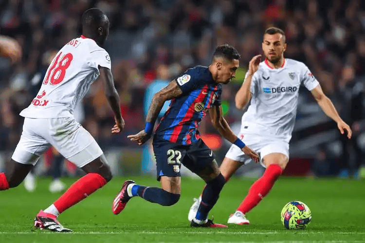 周一008 西甲对决:攻防转换定节奏!塞维利亚高效反击冲胜,维戈塞尔塔防反承压