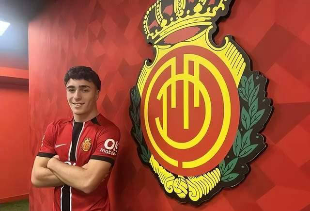 西甲最新动态：皇马巴萨争抢新星，西甲球员身价依旧高企